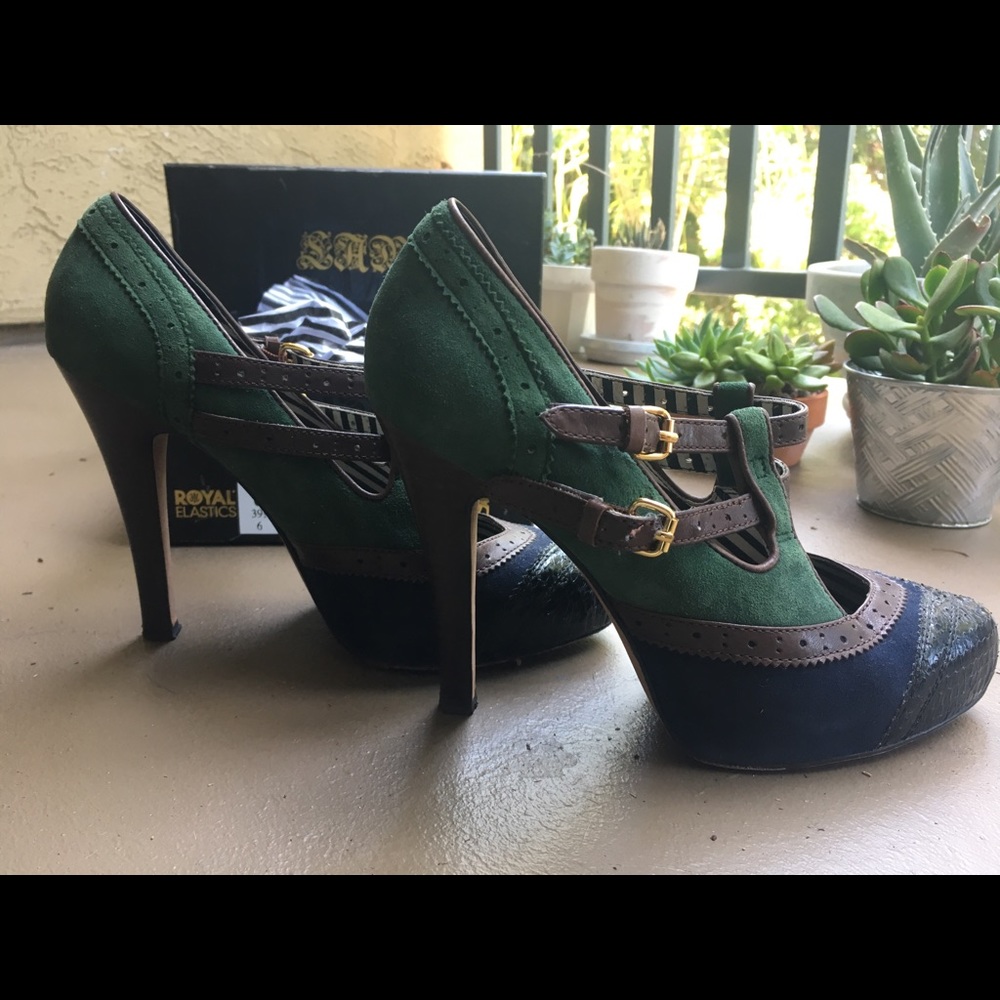 L.a.m.b. Maryjane pumps